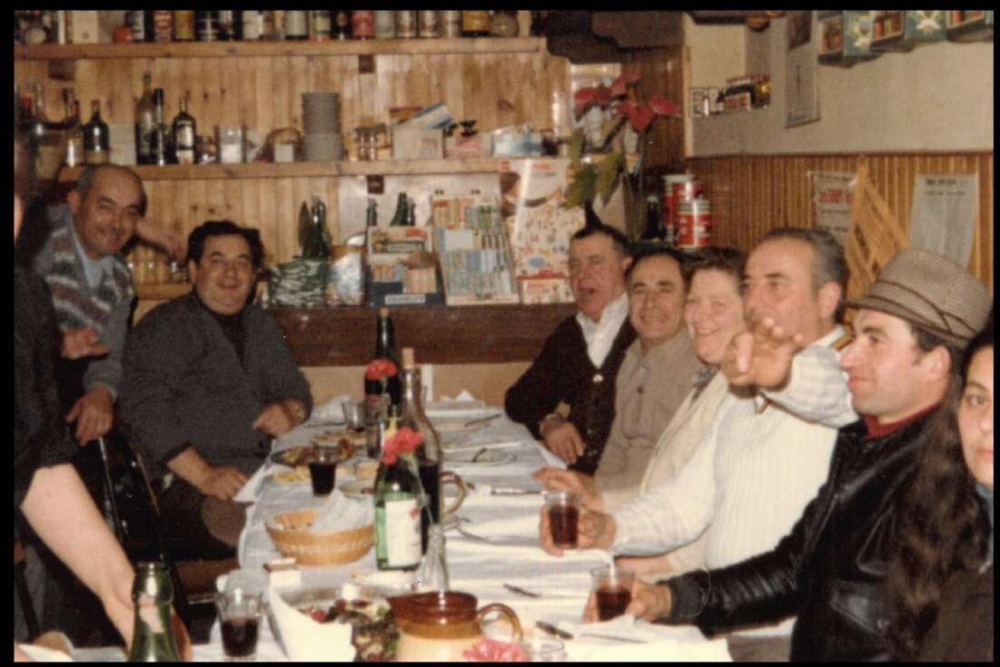 A tavola insieme in trattoria